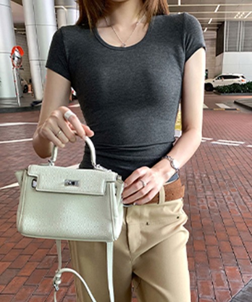 Girly Doll(ガーリードール)の「ラウンドネックフィットTシャツ(Tシャツ/カットソー・レディース・ホワイト/ダークグレー/ブラック・L/M)」の2枚目の写真