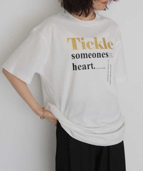 HER CLOSET(ハークローゼット)の「【HER CLOSET】 箔ロゴプリントTシャツ FOIL LOGO PRINT T-SHIRT(Tシャツ/カットソー・レディース・オフホワイト/ブラック・L/M/S)」の2枚目の写真