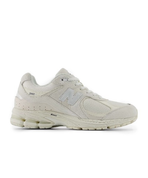 NEW BALANCE（ニューバランス）の「New Balance 2002R（ニューバランス 2002R）（スニーカー・メンズ・ブラック系/グレー系/Off White・24cm/24.5cm/23cm/23.5cm/27cm/27.5cm/25cm/25.5cm/26cm/26.5cm/28cm/28.5cm/29cm）」の2枚目の写真