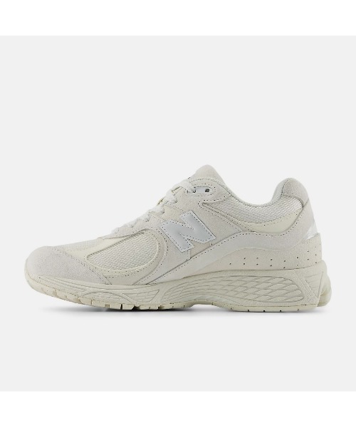 NEW BALANCE（ニューバランス）の「New Balance 2002R（ニューバランス 2002R）（スニーカー・メンズ・ブラック系/グレー系/Off White・24cm/24.5cm/23cm/23.5cm/27cm/27.5cm/25cm/25.5cm/26cm/26.5cm/28cm/28.5cm/29cm）」の4枚目の写真