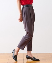タックテーパードパンツ