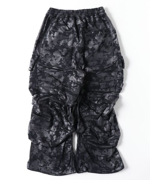 ROYAL FLASH(ロイヤルフラッシュ)の「A.F ARTEFACT/エーエフ・アーティファクト/SWEAT CARGO TUCK WIDE PANTS(その他パンツ・メンズ・ブラック・3/2)」の2枚目の写真