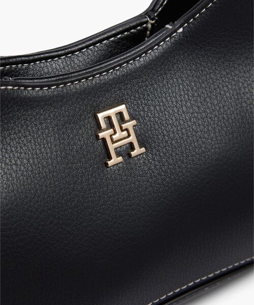 TOMMY HILFIGER(トミーヒルフィガー)の「THモノグラムプレート付き クロスボディホーボーバッグ(ショルダーバッグ・レディース・ワイン系2/ブラック・FREE)」の9枚目の写真
