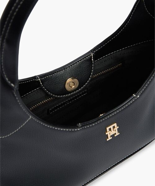 TOMMY HILFIGER(トミーヒルフィガー)の「THモノグラムプレート付き クロスボディホーボーバッグ(ショルダーバッグ・レディース・ワイン系2/ブラック・FREE)」の10枚目の写真