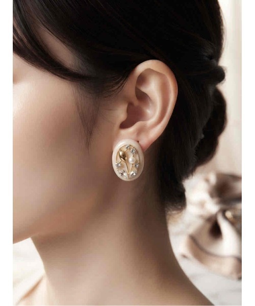 tone(トーン)の「【88eighty-eight】キラキラビジューアンティークチューリップピアス【import】(MA)(ピアス(両耳用)・レディース・ゴールド・FREE)」の2枚目の写真