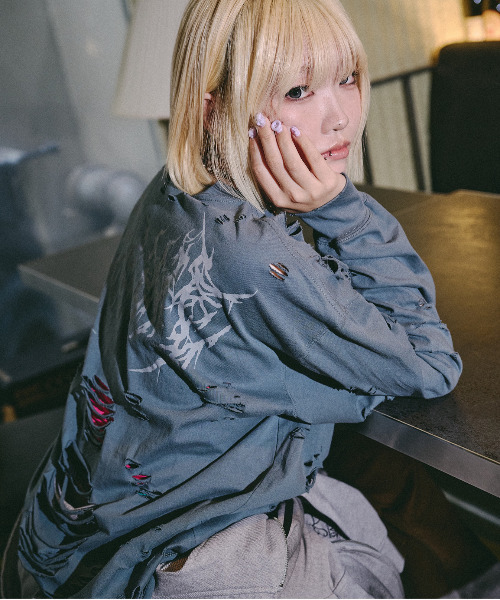 GALFY(ガルフィー)の「『GALFY/ガルフィー』大ダメージロンTee【Z】(Tシャツ/カットソー・レディース・ブルー系/ブラック系・XL)」の2枚目の写真