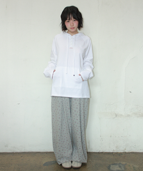 RONRON（ロンロン）の「HOODED RAGLAN OVER FIT LONG SLEEVE WHITE（パーカー・レディース・その他・FREE）」の3枚目の写真