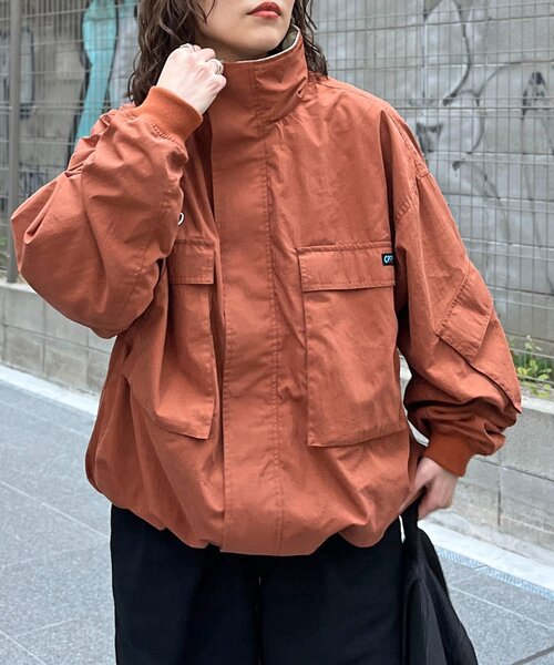 CPCM(シーピーシーエム)の「ボリュームショートマンパ(マウンテンパーカー・メンズ・ブラック/オレンジ・MEDIUM/LARGE)」の17枚目の写真