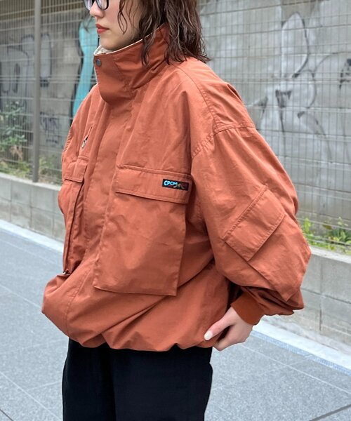 CPCM(シーピーシーエム)の「ボリュームショートマンパ(マウンテンパーカー・メンズ・ブラック/オレンジ・MEDIUM/LARGE)」の14枚目の写真