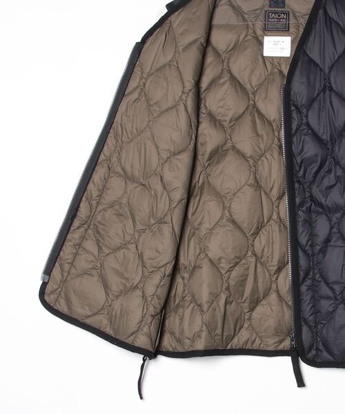 TAION（タイオン）の「TAION / タイオン：MILITARY V NECK W-ZIP DOWN VEST(SOFT SHELL)：TAION-001ALSZML-1[AST]（ダウンベスト・メンズ・ブラック・L）」の3枚目の写真