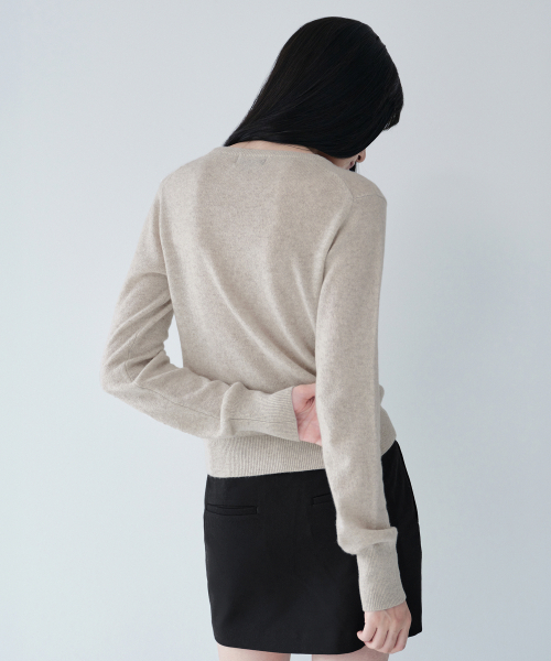 MUSINSA STANDARD WOMAN（ムシンサスタンダードウーマン）の「[プラス] ウィメンズカシミヤ100 Vネックニット [オートミール]（ニット/セーター・レディース・その他・LARGE/MEDIUM/SMALL）」の3枚目の写真