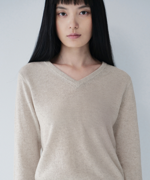 MUSINSA STANDARD WOMAN（ムシンサスタンダードウーマン）の「[プラス] ウィメンズカシミヤ100 Vネックニット [オートミール]（ニット/セーター・レディース・その他・LARGE/MEDIUM/SMALL）」の4枚目の写真