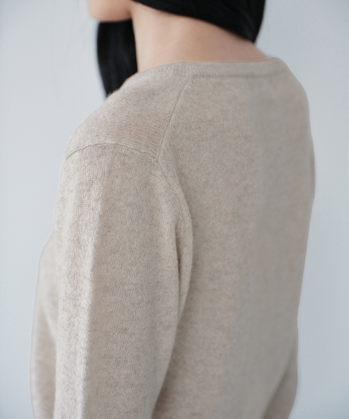 MUSINSA STANDARD WOMAN（ムシンサスタンダードウーマン）の「[プラス] ウィメンズカシミヤ100 Vネックニット [オートミール]（ニット/セーター・レディース・その他・LARGE/MEDIUM/SMALL）」の5枚目の写真