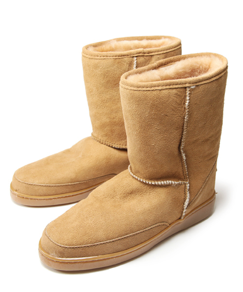 Minnetonka（ミネトンカ）の「ミネトンカ: ムートン ショートブーツ　（ブーツ・レディース・ブラック/ブラウン/ベージュ・5/6/7/8）」の3枚目の写真