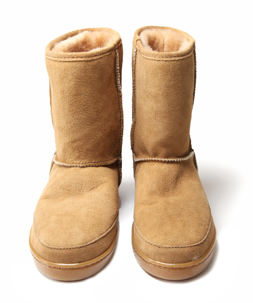 Minnetonka（ミネトンカ）の「ミネトンカ: ムートン ショートブーツ　（ブーツ・レディース・ブラック/ブラウン/ベージュ・5/6/7/8）」の4枚目の写真