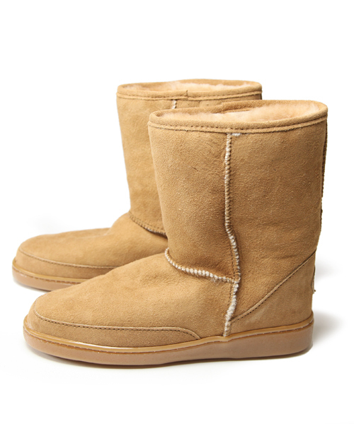 Minnetonka（ミネトンカ）の「ミネトンカ: ムートン ショートブーツ　（ブーツ・レディース・ブラック/ブラウン/ベージュ・5/6/7/8）」の5枚目の写真