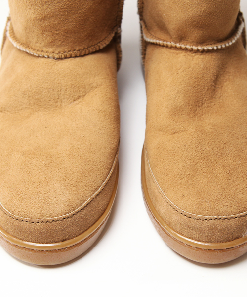 Minnetonka（ミネトンカ）の「ミネトンカ: ムートン ショートブーツ　（ブーツ・レディース・ブラック/ブラウン/ベージュ・5/6/7/8）」の7枚目の写真