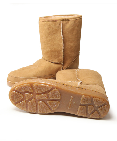 Minnetonka（ミネトンカ）の「ミネトンカ: ムートン ショートブーツ　（ブーツ・レディース・ブラック/ブラウン/ベージュ・5/6/7/8）」の9枚目の写真