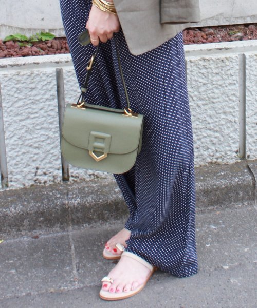 FIGARO Paris（フィガロパリ）の「FLYNNダブルストラップ ショルダーBAG◆（ショルダーバッグ・レディース・アイボリー/カーキ・FREE）」の2枚目の写真