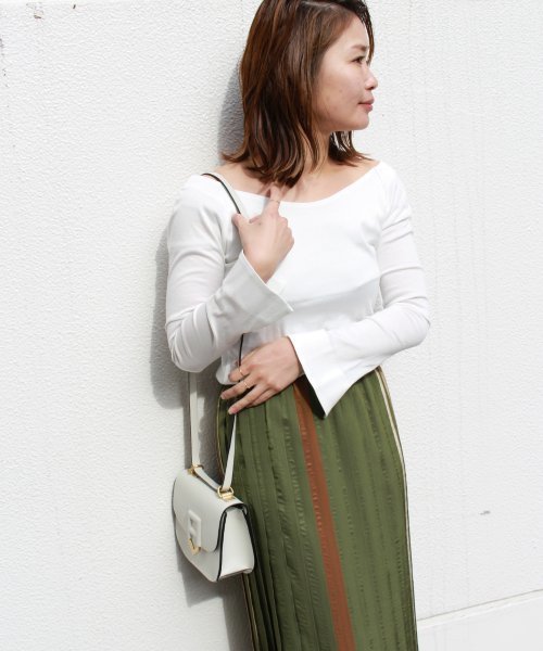 FIGARO Paris（フィガロパリ）の「FLYNNダブルストラップ ショルダーBAG◆（ショルダーバッグ・レディース・アイボリー/カーキ・FREE）」の4枚目の写真