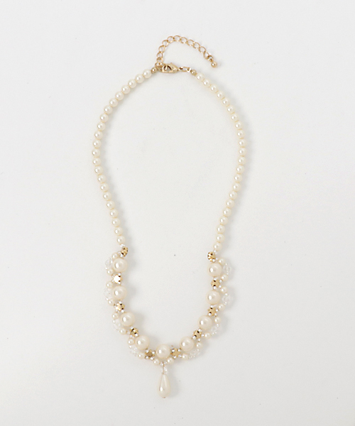 Cupid Heart(キューピッドハート)の「【Cupid Heart】結婚式アクセサリー 涙パール×ビジューネックレス(ネックレス・レディース・ベージュ・MEDIUM)」の4枚目の写真