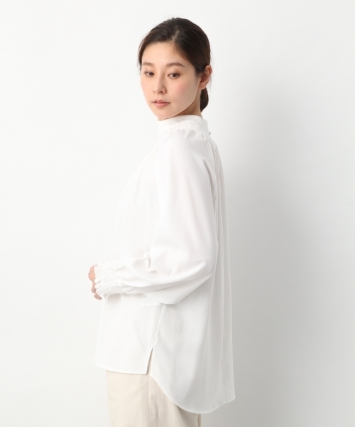 LEPSIM(レプシィム)の「スモッキングフェミニンブラウス 776268(シャツ/ブラウス・レディース・オフホワイト/ブルー/グレイッシュベージュ・FREE)」の14枚目の写真