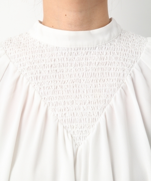 LEPSIM(レプシィム)の「スモッキングフェミニンブラウス 776268(シャツ/ブラウス・レディース・オフホワイト/ブルー/グレイッシュベージュ・FREE)」の13枚目の写真