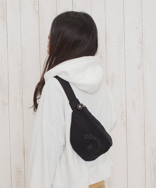 CONVERSE（コンバース）の「CONVERSE　Classic Body Shoulder（ボディバッグ/ウエストポーチ・メンズ・ブラック/ネイビー/グレー/カーキ/ブラウン/ピンク・FREE/ONE SIZE）」の12枚目の写真