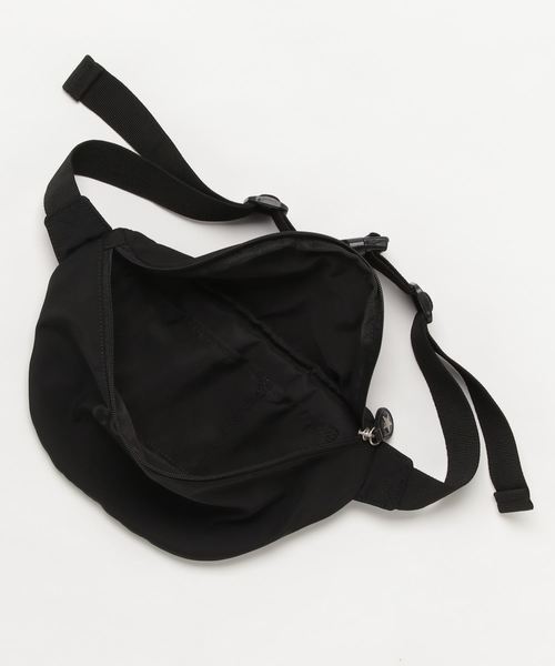 CONVERSE（コンバース）の「CONVERSE　Classic Body Shoulder（ボディバッグ/ウエストポーチ・メンズ・ブラック/ネイビー/グレー/カーキ/ブラウン/ピンク・FREE/ONE SIZE）」の9枚目の写真
