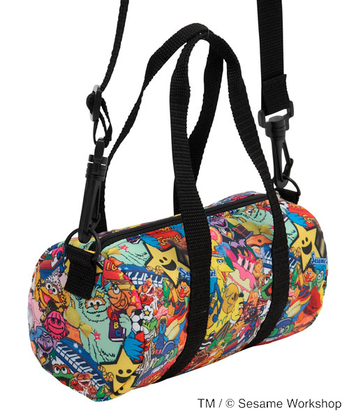 X-girl Stages（エックスガールステージス）の「“SESAME STREET” 2-WAY DUFFLE BAG by Kim Songhe（ショルダーバッグ・キッズ・マルチ・ONE SIZE）」の3枚目の写真