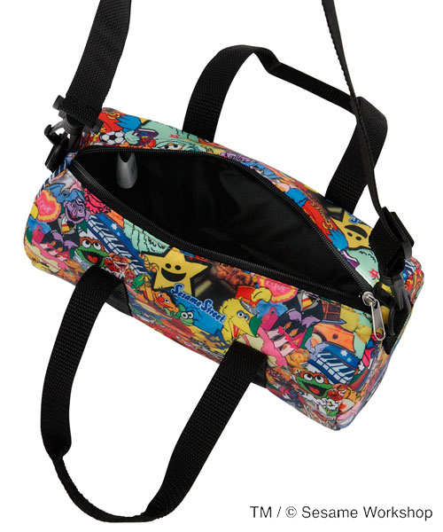 X-girl Stages（エックスガールステージス）の「“SESAME STREET” 2-WAY DUFFLE BAG by Kim Songhe（ショルダーバッグ・キッズ・マルチ・ONE SIZE）」の4枚目の写真