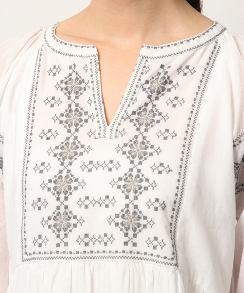 GLOBAL WORK（グローバルワーク）の「キーネックシシュウワンピース/785753（ワンピース・レディース・ホワイト/ブラック/ベージュ/ブルー・FREE）」の9枚目の写真