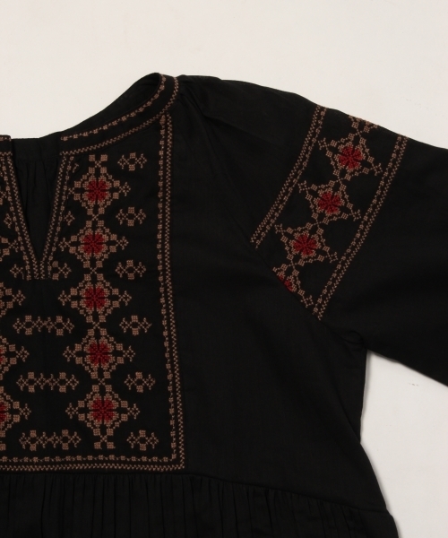 GLOBAL WORK（グローバルワーク）の「キーネックシシュウワンピース/785753（ワンピース・レディース・ホワイト/ブラック/ベージュ/ブルー・FREE）」の15枚目の写真