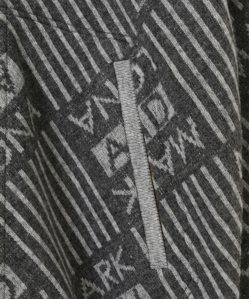 MARK & LONA（マークアンドロナ）の「Frontline Knit Hoody | MEN（パーカー・メンズ・ヘザーグレー/レッド・48/50/52）」の9枚目の写真
