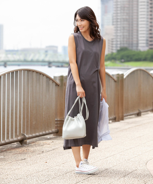 Edit Sheen（エディットシーン）の「フェイクレザー巾着バッグ（ハンドバッグ・レディース・ブラック/グレー・FREE）」の10枚目の写真