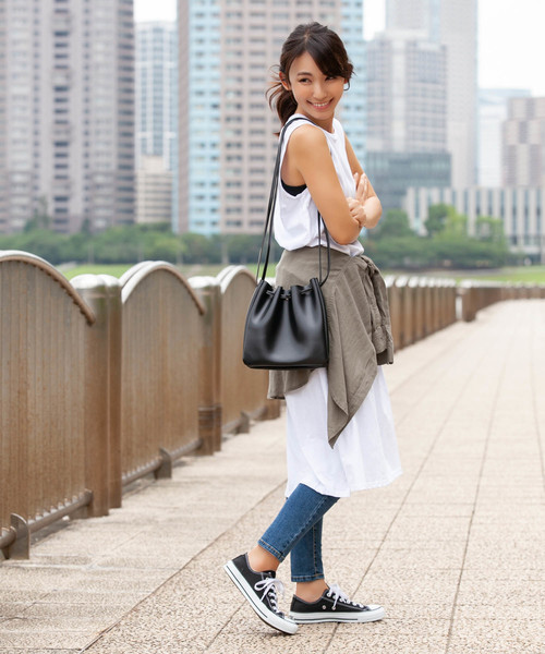 Edit Sheen（エディットシーン）の「フェイクレザー巾着バッグ（ハンドバッグ・レディース・ブラック/グレー・FREE）」の13枚目の写真