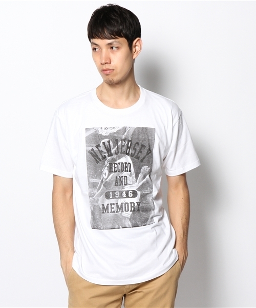 WEGO(ウィゴー)の「WEGO/スポーツフォトカレッジTee(S)(Tシャツ/カットソー・メンズ・ブラック/ホワイト/レッド/ブルー/杢グレー・LARGE/MEDIUM)」の1枚目の写真