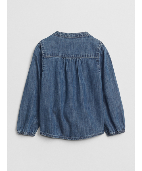 GAP（ギャップ）の「ピンタック デニムトップス（シャツ/ブラウス・キッズ・インディゴブルー・80ｃｍ/90cm/95cm/110cm/105cm/100cm）」の2枚目の写真