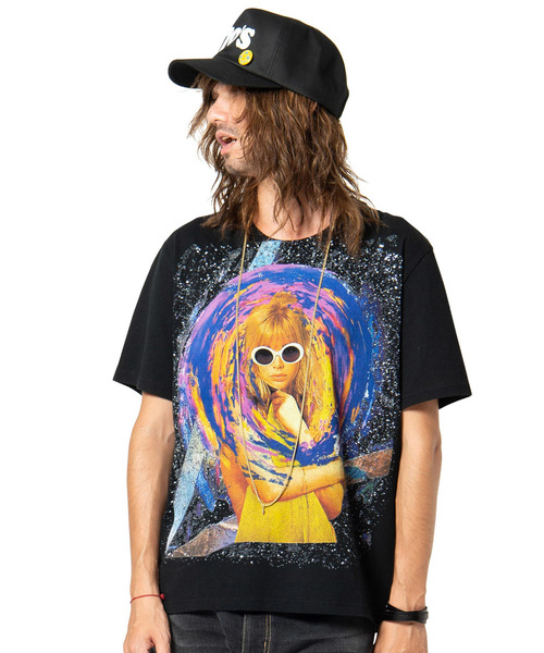 glamb(グラム)の「【glamb】グルービーガールTシャツ(Tシャツ/カットソー・メンズ・ホワイト/ブラック・0/1/2/3/4)」の1枚目の写真