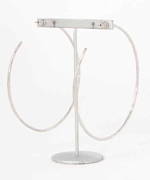 Khaju(カージュ)の「Khaju:ビッグフープピアス(ピアス(両耳用)・レディース・シルバー・ONE SIZE)」の2枚目の写真