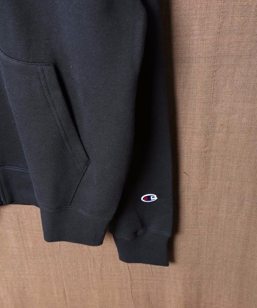 Champion（チャンピオン）の「【CHAMPION/チャンピオン】裏起毛フルジップパーカー　Ｃ３－Ｑ１０６　ワンポイント　刺繍　ユニセックス（パーカー・メンズ・杢グレー/ブラック/ダークグリーン/ネイビー/オフホワイト/ブラウン/ホワイト・SMALL/MEDIUM/LARGE/X-LARGE/XX-LARGE）」の17枚目の写真