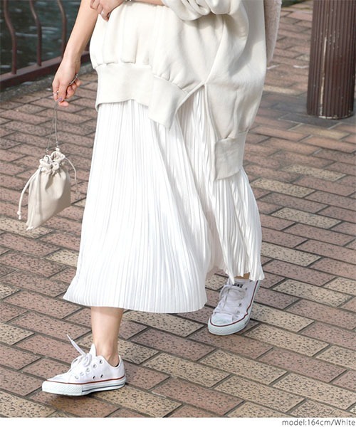 coca（coca）（コカ）の「＼＼新色登場／／つや感サテンプリーツスカート（スカート・レディース・ホワイト/ライトブルー/ブラック/イエロー/チャコールグレー/ピンク系その他/ブラウン/ベージュ/ラベンダー/カーキ・ONE SIZE）」の3枚目の写真