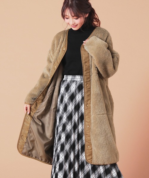 Ninarobe(ニーナローブ)の「ボアリバーシブルコート(ムートンコート)」|ベージュ