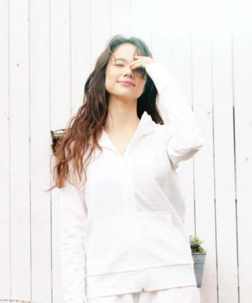 RIKKA FEMME（リッカファーム）の「【ムラサキスポーツ別注】RIKKA  FEMME/リッカファム M183 長袖ラッシュガード（ラッシュガード・レディース・ブラック/ホワイト/チャコールグレー・L/M/S）」の3枚目の写真