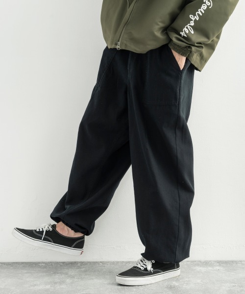 Rocky Monroe（ロッキーモンロー）の「カツラギ裏使い ワイドイージー ミリタリー カーゴパンツ（カーゴパンツ・メンズ・ブラック/ブラウン/カーキ・M/L/LL）」の2枚目の写真