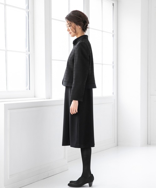 form forma(フォルムフォルマ)の「フリルカラージャケット&フレアワンピース ブラックフォーマルスーツ(スーツセット・レディース・ブラック・11号/9号/13号/15号)」の2枚目の写真