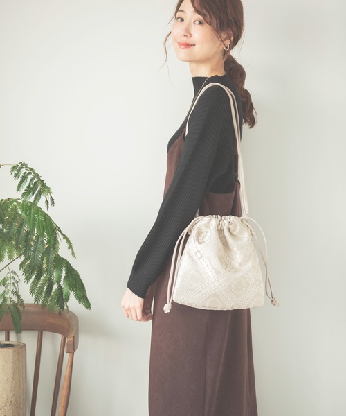 GLOBAL WORK（グローバルワーク）の「アソートシャイニー巾着/921827（ショルダーバッグ・レディース・アイボリー/ホワイト系その他/ブラック/ブルー・ONE SIZE）」の3枚目の写真