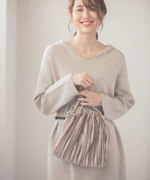 GLOBAL WORK（グローバルワーク）の「アソートシャイニー巾着/921827（ショルダーバッグ・レディース・アイボリー/ホワイト系その他/ブラック/ブルー・ONE SIZE）」の2枚目の写真