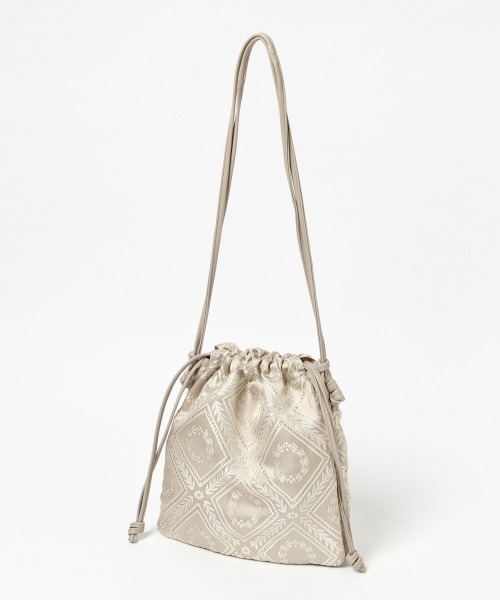 GLOBAL WORK（グローバルワーク）の「アソートシャイニー巾着/921827（ショルダーバッグ・レディース・アイボリー/ホワイト系その他/ブラック/ブルー・ONE SIZE）」の10枚目の写真