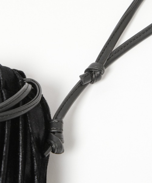 GLOBAL WORK（グローバルワーク）の「アソートシャイニー巾着/921827（ショルダーバッグ・レディース・アイボリー/ホワイト系その他/ブラック/ブルー・ONE SIZE）」の19枚目の写真